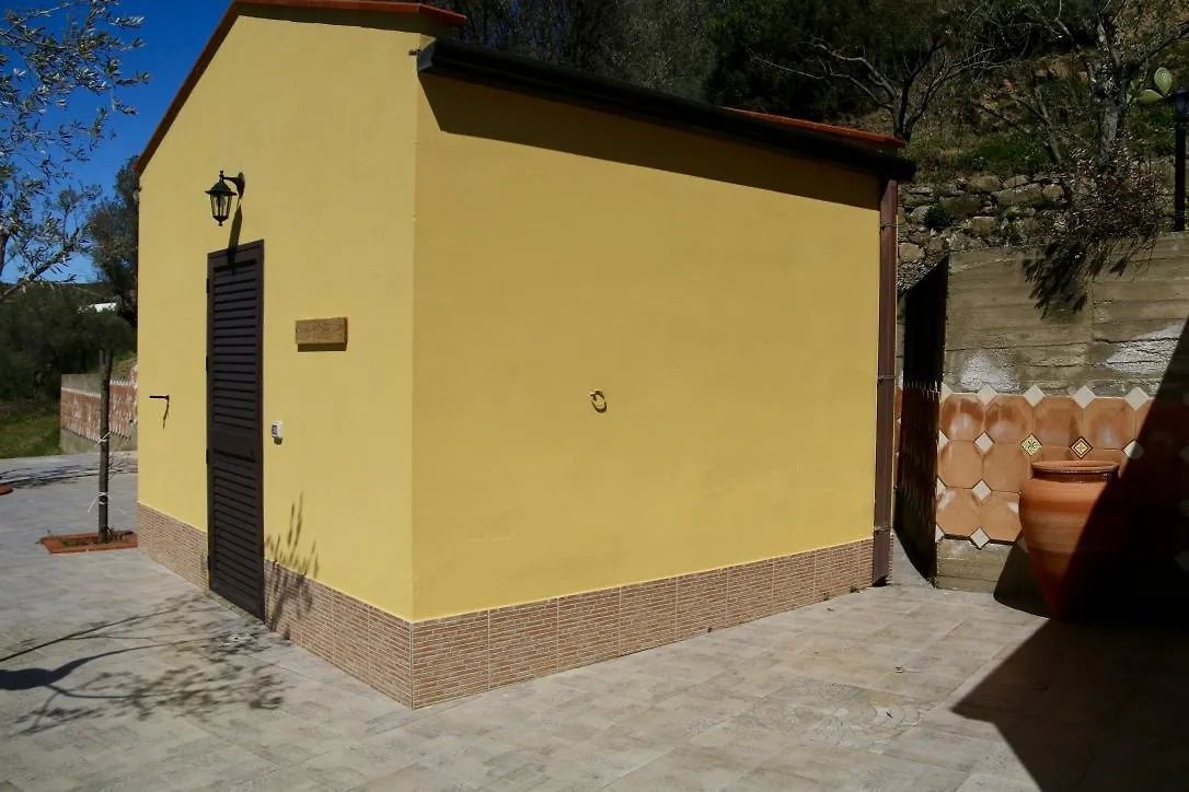 Il Giglio Villa Pettineo