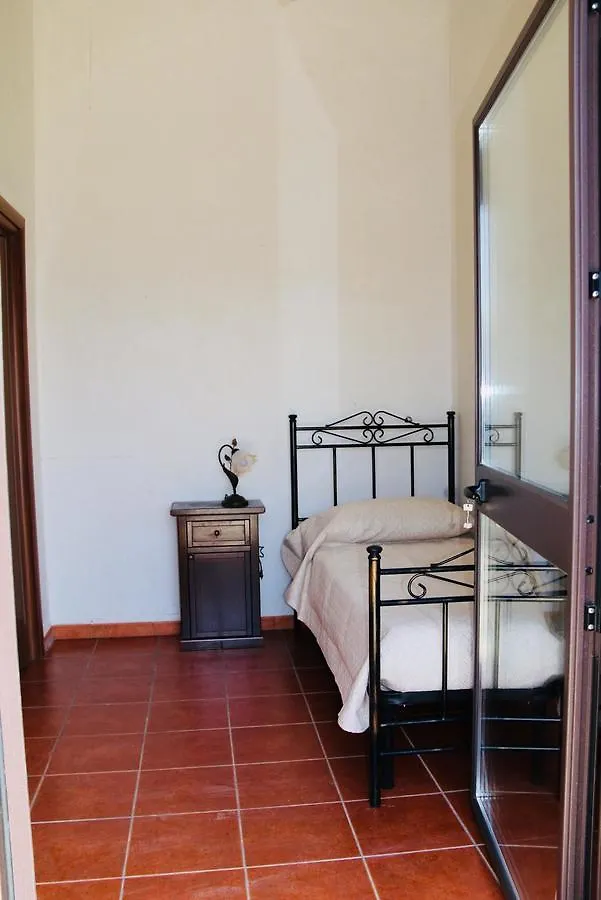 Il Giglio Villa Pettineo Farm stay