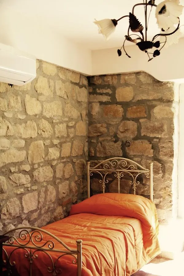 Farm stay Il Giglio Villa Pettineo Italy