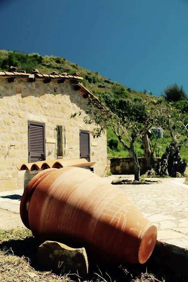 Il Giglio Villa Pettineo