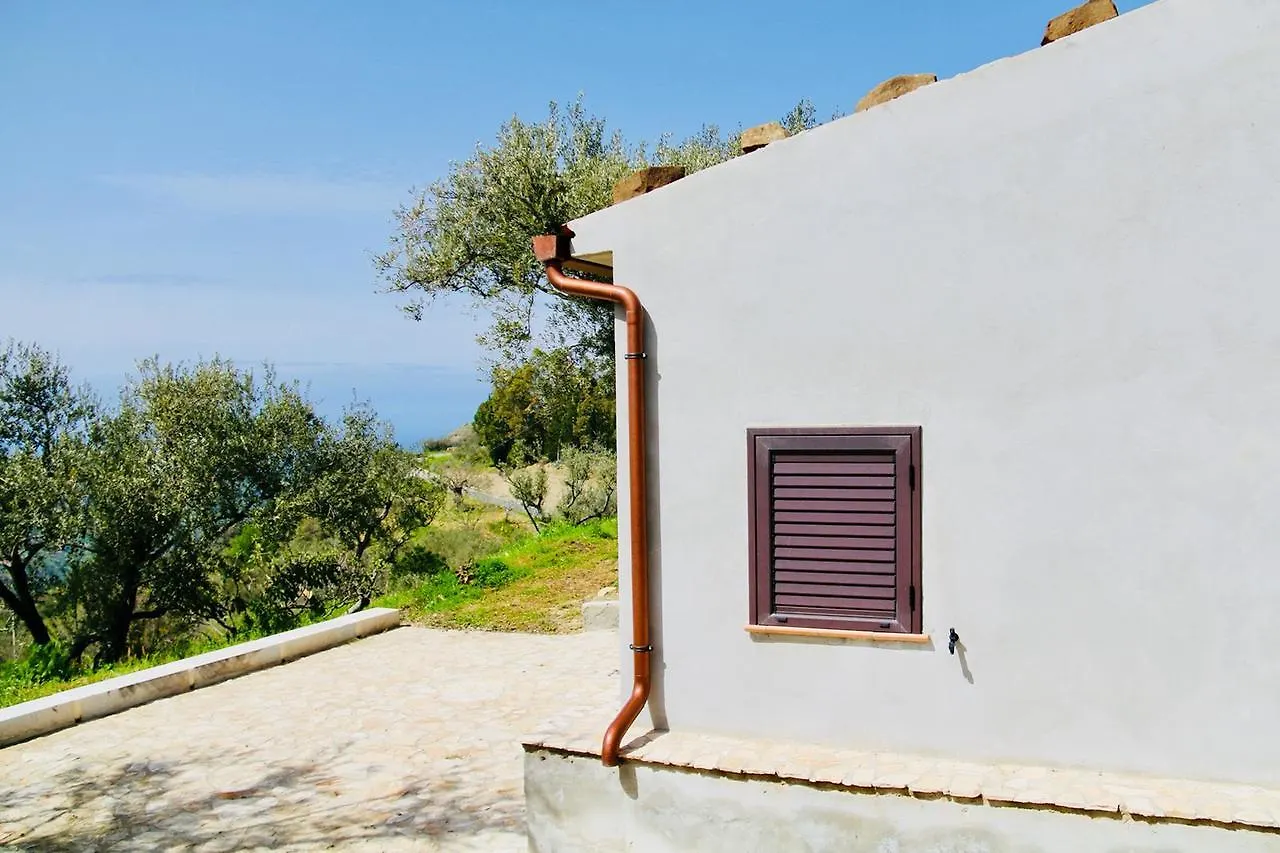 Il Giglio Villa Pettineo