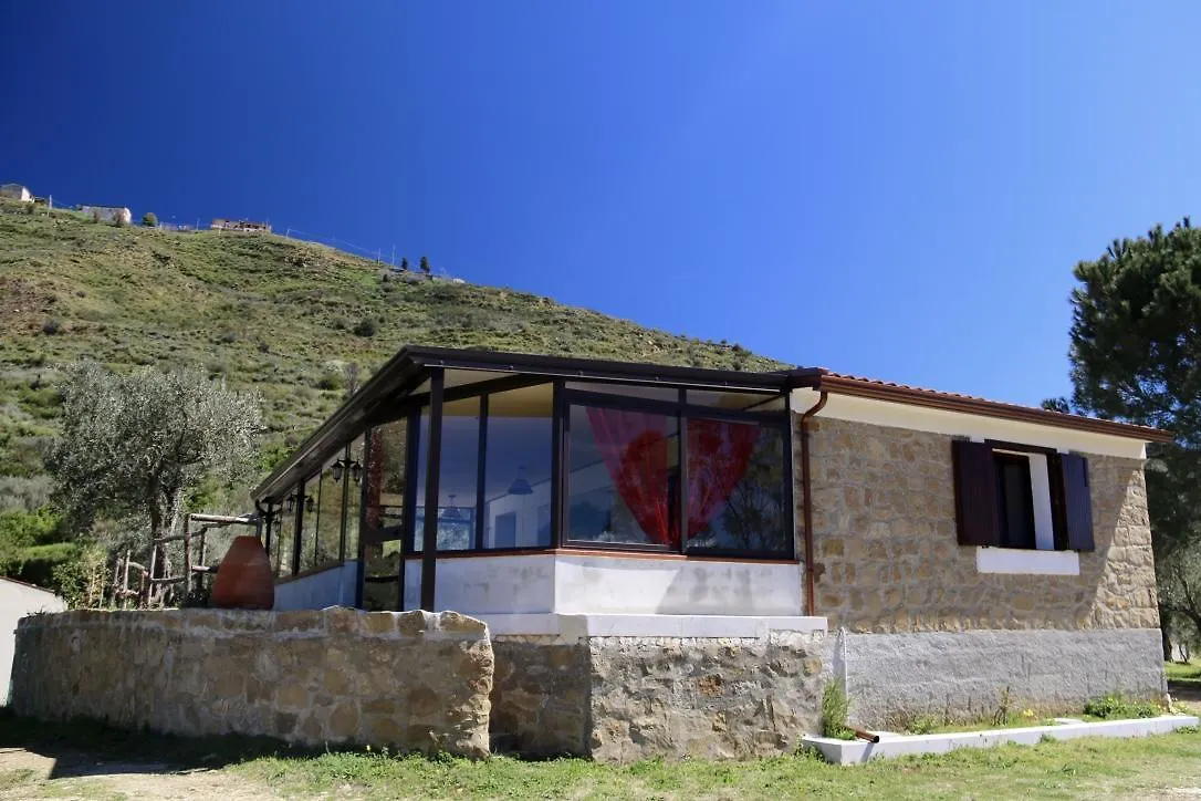 Il Giglio Villa Pettineo Farm stay
